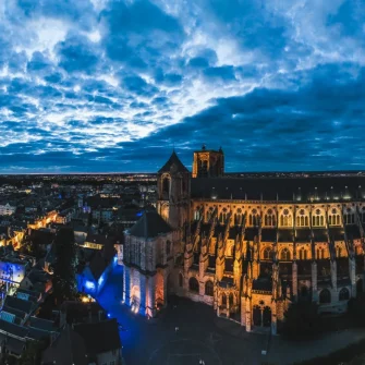 Expérience exclusive : Visite nocturne de la Cathédrale, immersion à la loge des Bâtisseurs et dégustation gourmande